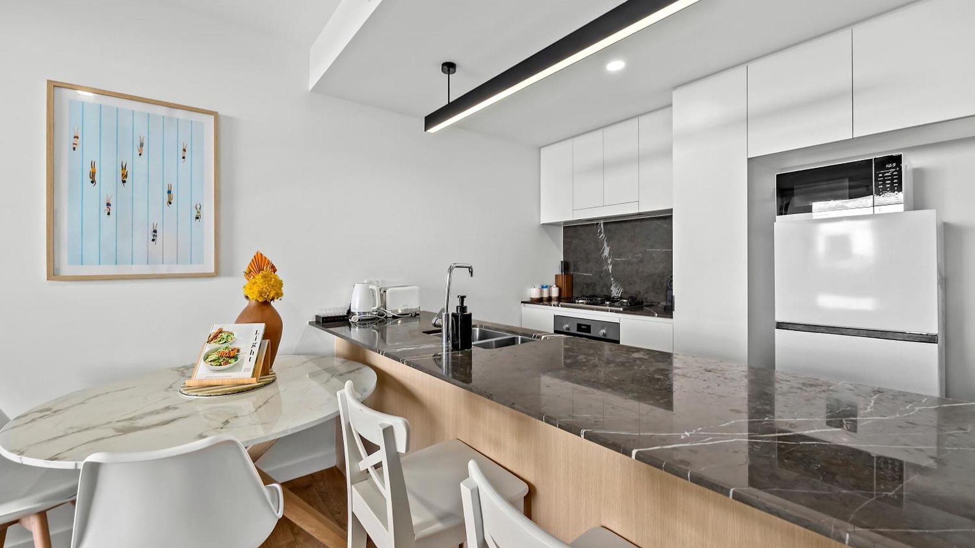 Apartment Stylish With Stunning Views, Pool, Gym & Parking Brisbane