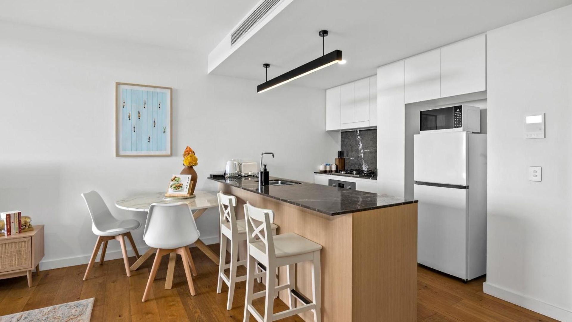 Stylish With Stunning Views, Pool, Gym & Parking Apartment Brisbane