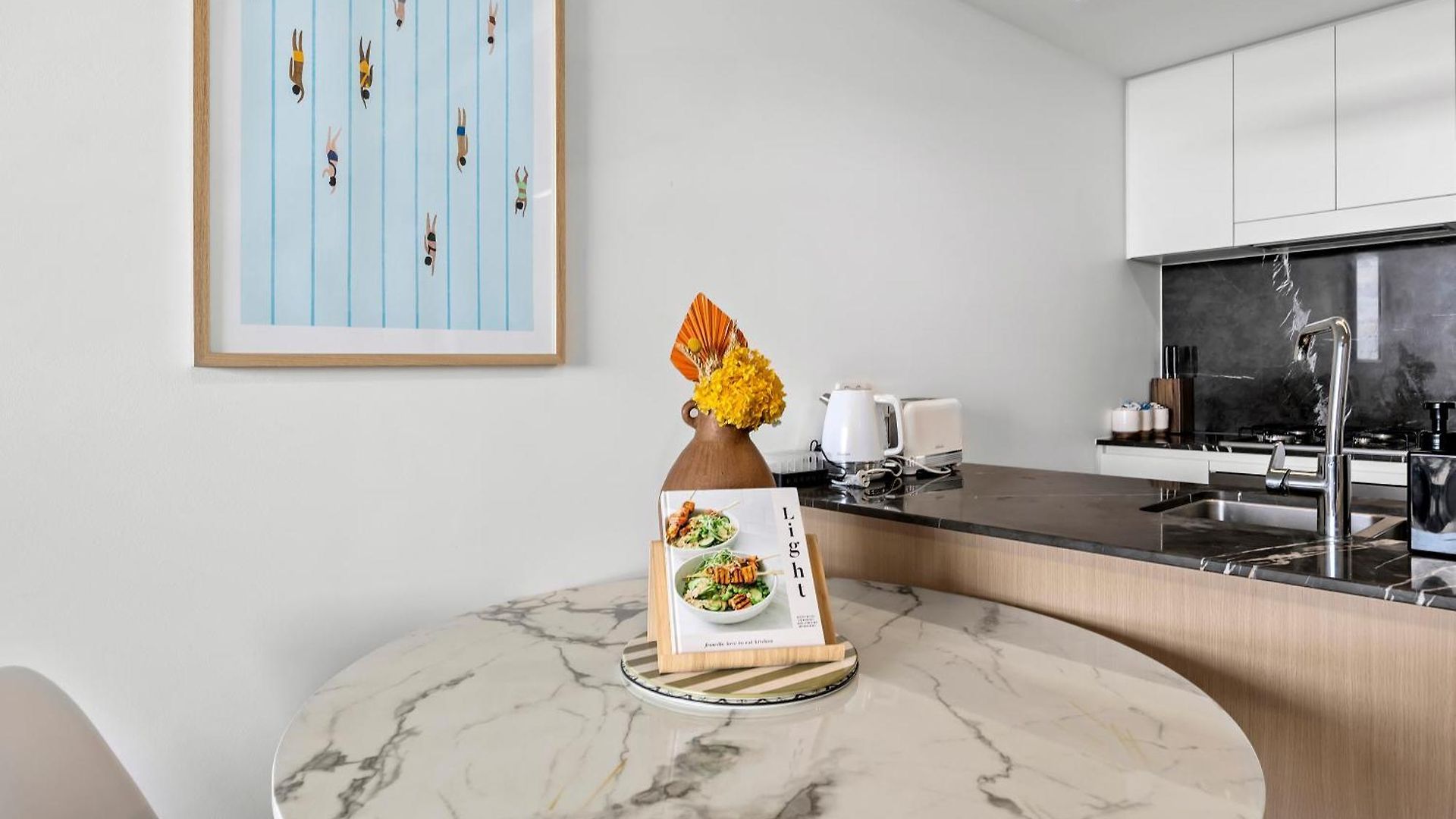 Stylish With Stunning Views, Pool, Gym & Parking * Brisbane