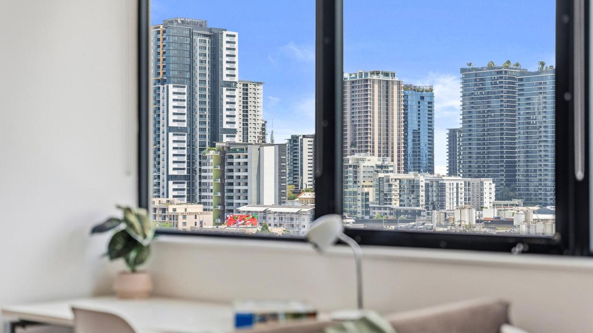 Riverview Sanctuary - Walk To Cbd & South Bank Apartment *
