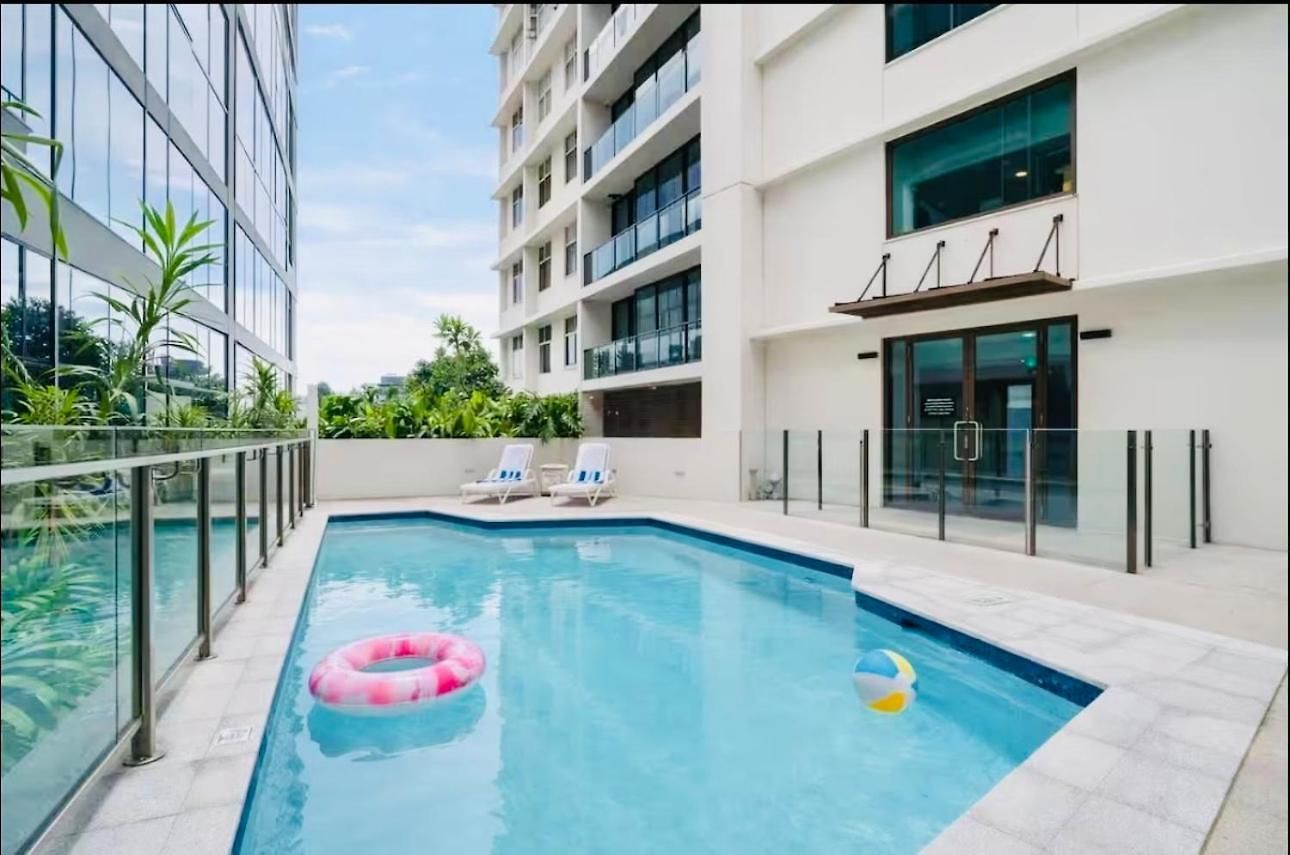 Stylish Newstead With Pool, Gym & Parking *