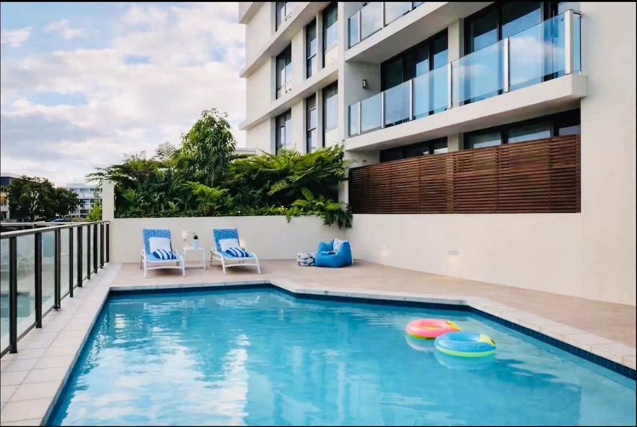 Stylish Newstead With Pool, Gym & Parking Apartment
