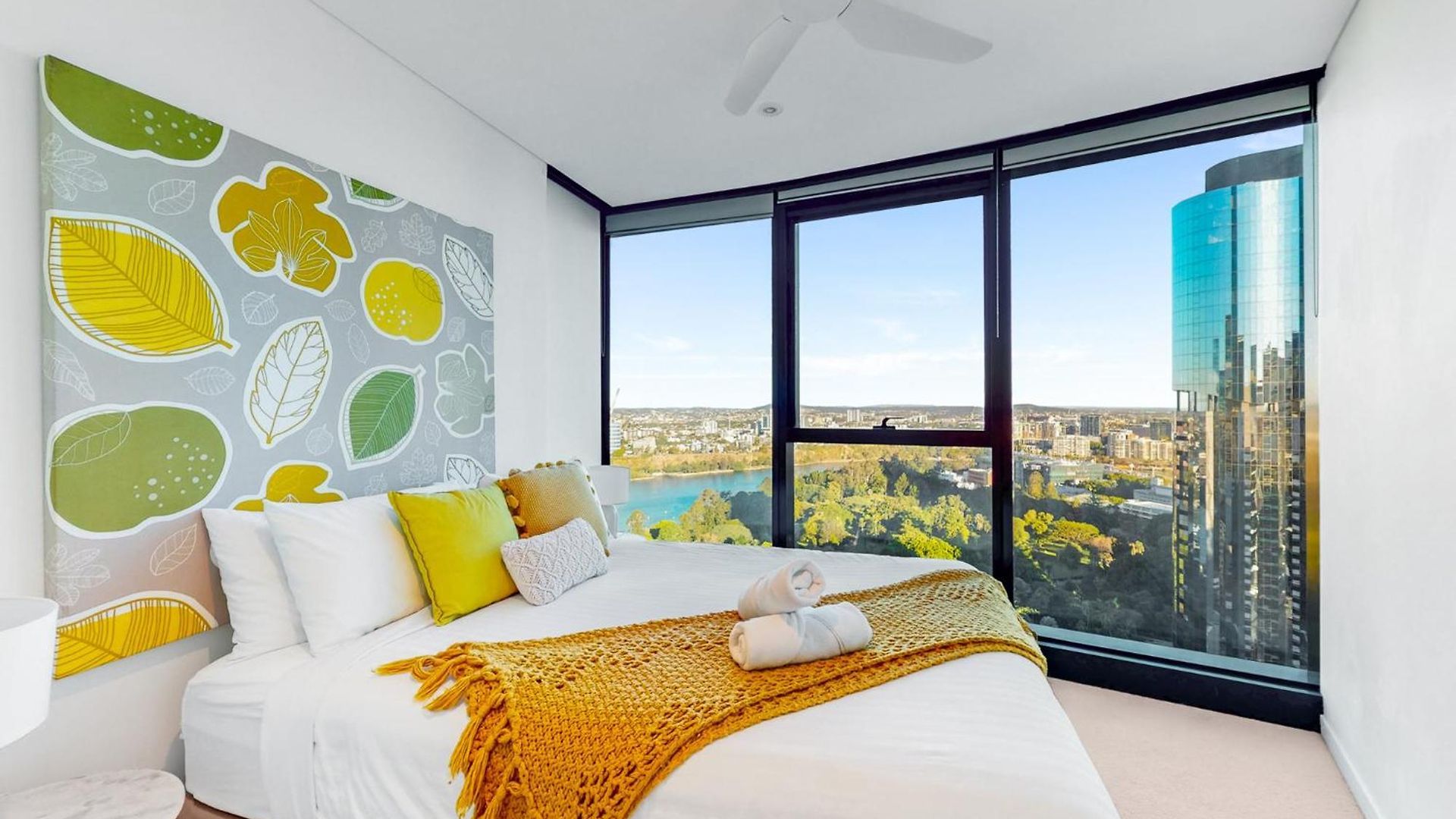 Apartment A Gallery In The Sky! Balcony, Pool And Parking At Skytower Level 33 Views In Brisbane! *