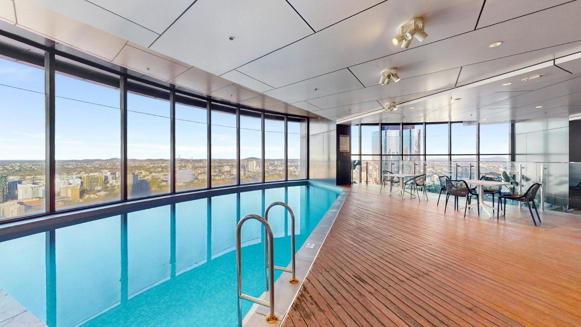 A Gallery In The Sky! Balcony, Pool And Parking At Skytower Level 33 Views In Brisbane! * Brisbane