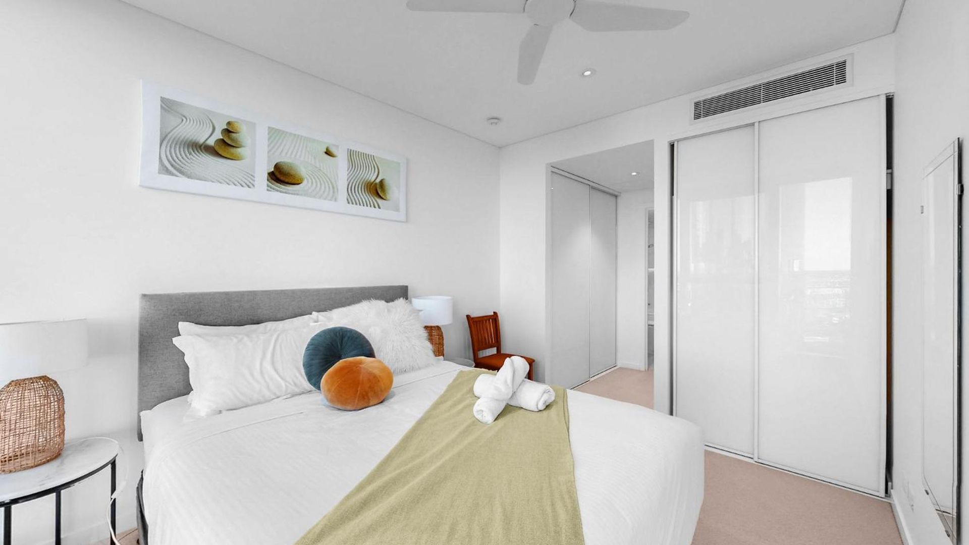 Apartment A Gallery In The Sky! Balcony, Pool And Parking At Skytower Level 33 Views In Brisbane! *