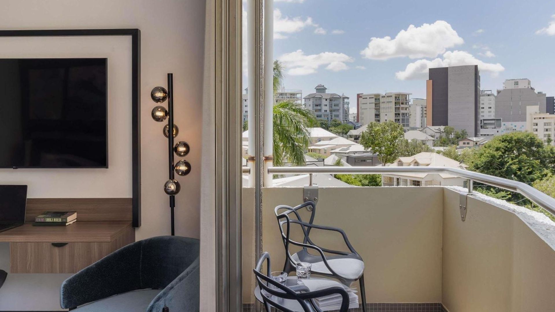 Mercure Spring Hill 4*