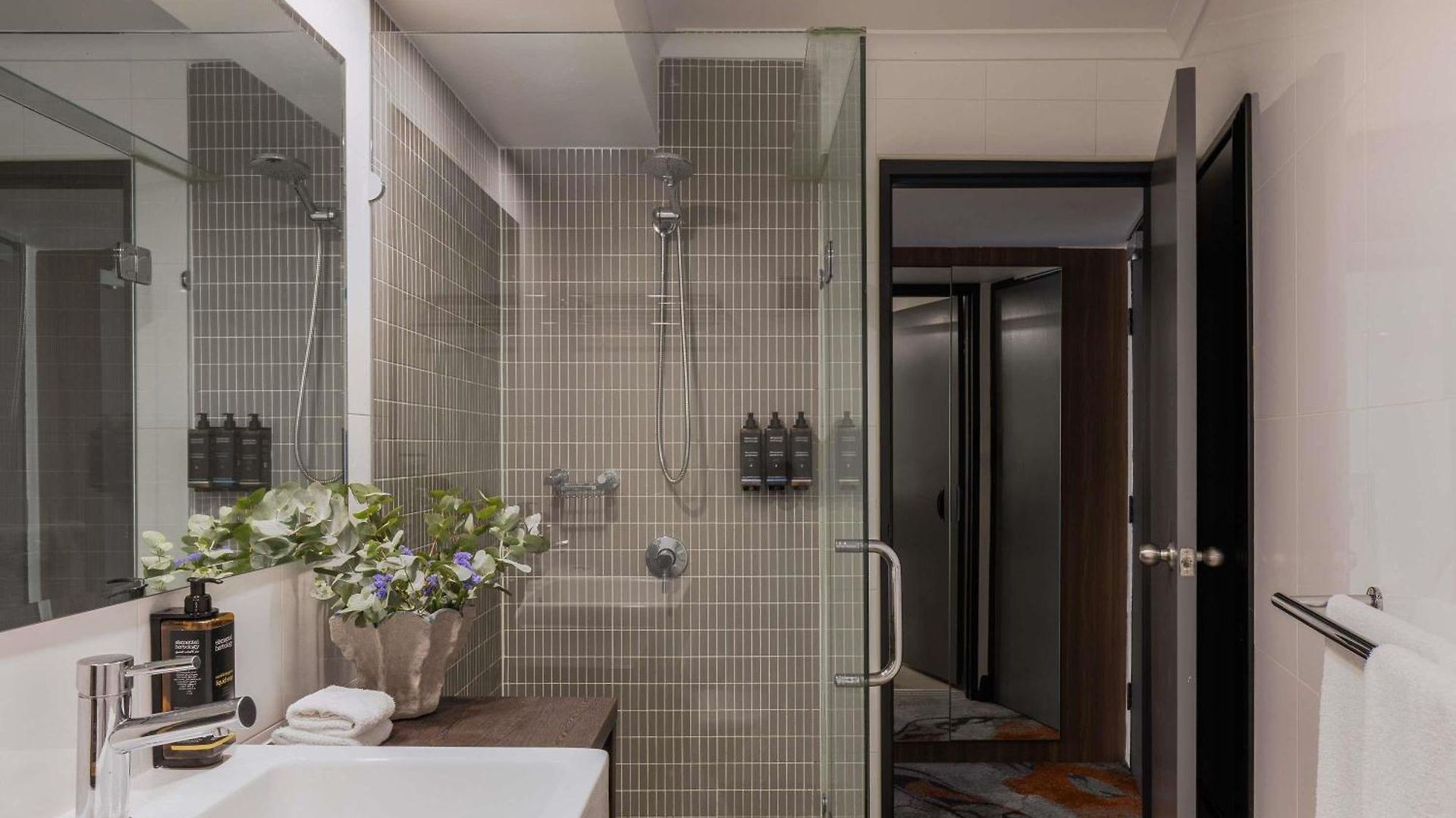 Hotel Mercure Spring Hill 4*