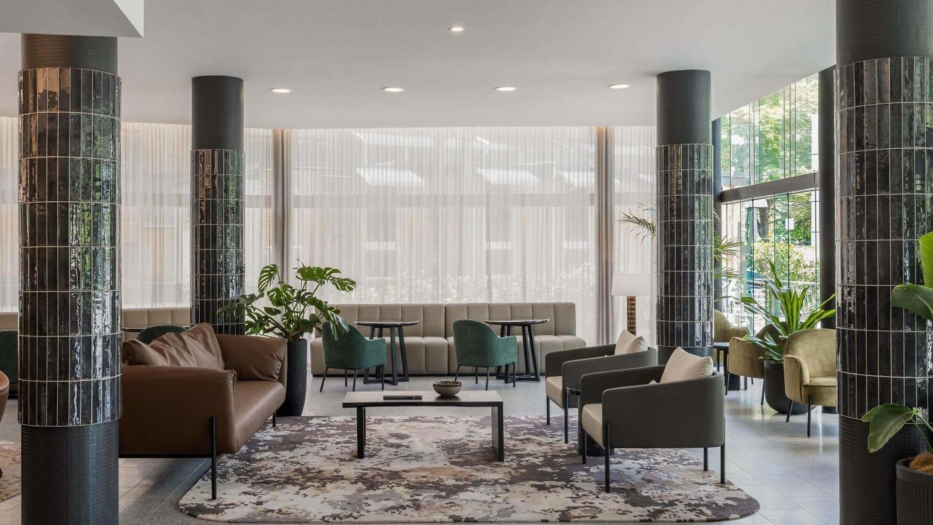 Mercure Spring Hill 4*