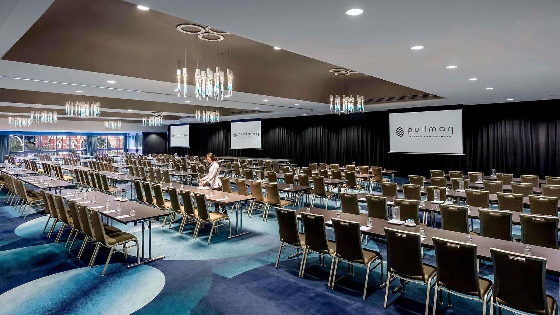 Pullman King George Square Hotel 5*