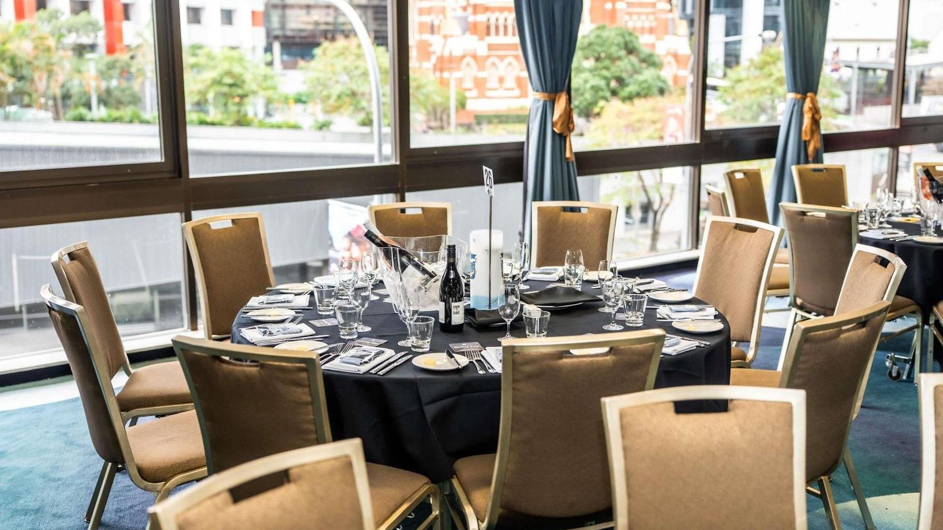 Pullman King George Square Hotel 5*