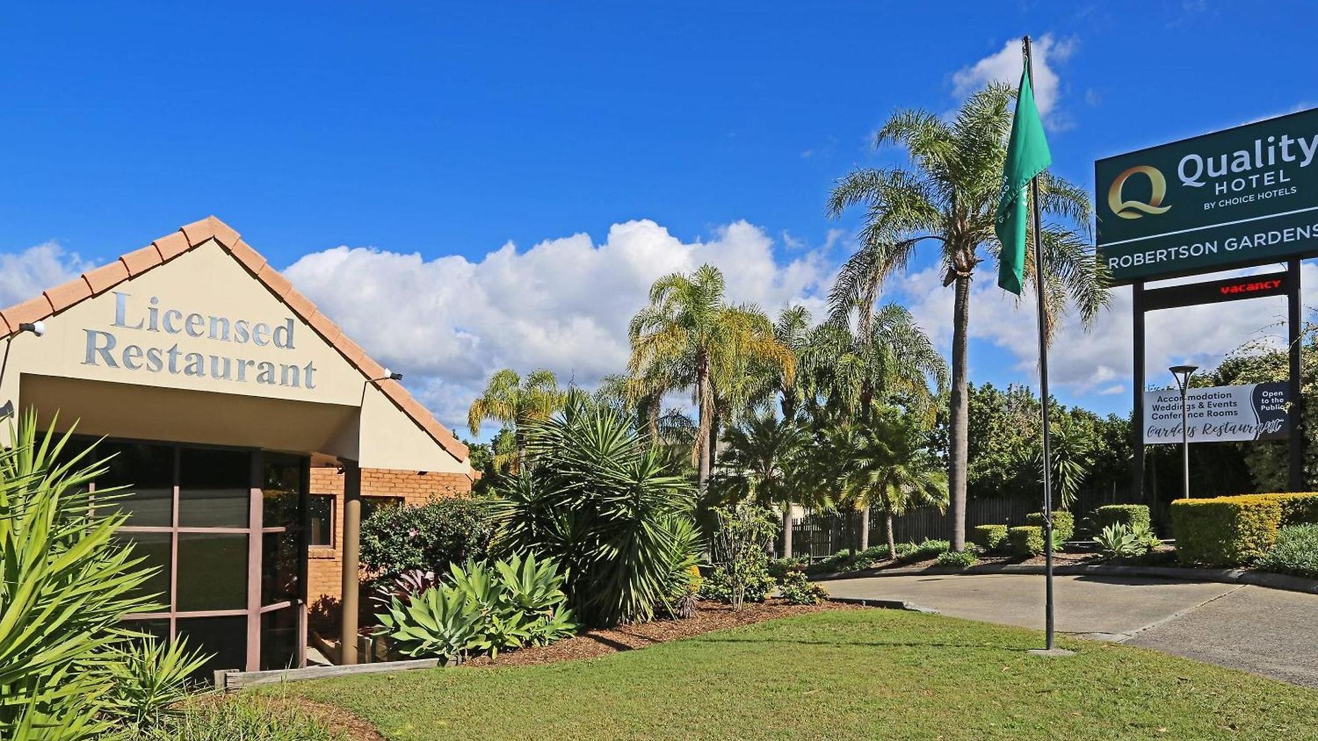 Quality Robertson Gardens 4*