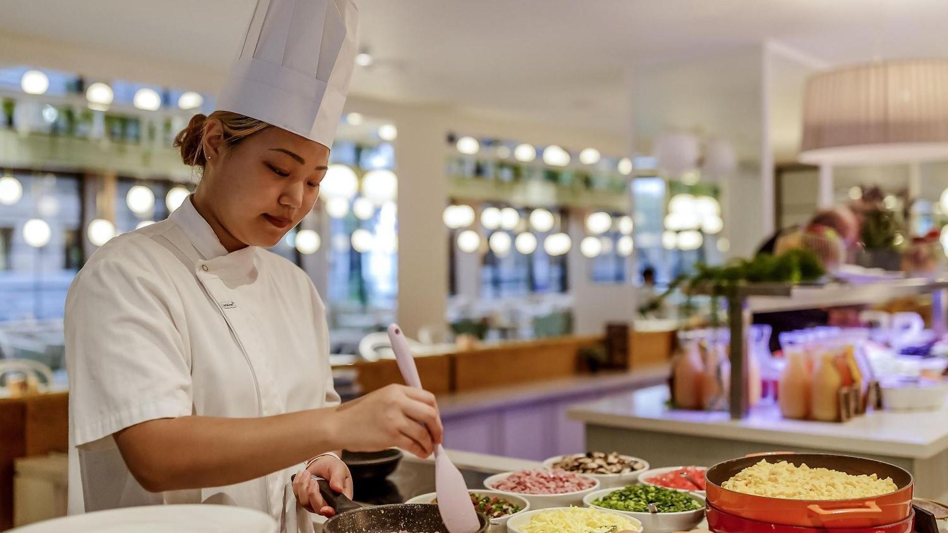 Pullman King George Square Hotel 5*