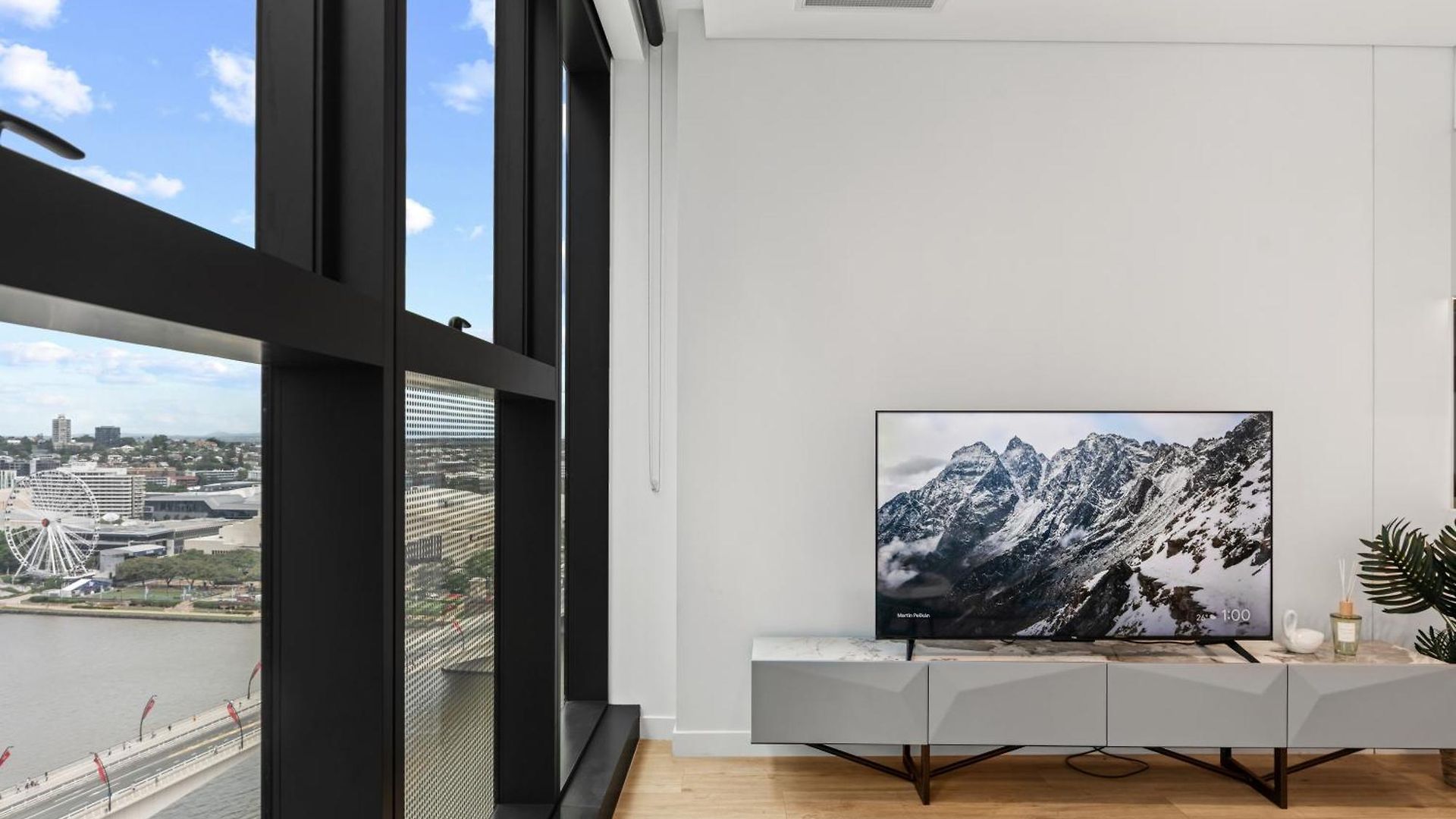 Cbd Luxury River View 1bed The One Apartment *