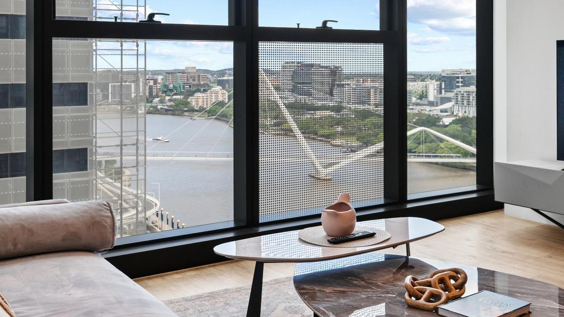 Cbd Luxury River View 1bed The One Apartment *