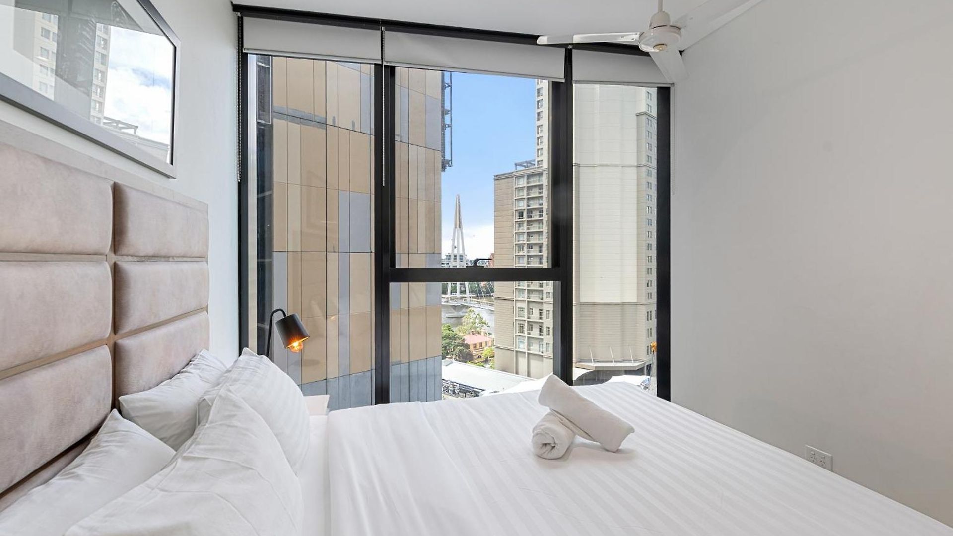 Cbd Cozy 2beds At Tallest Building With Free Parking Apartment