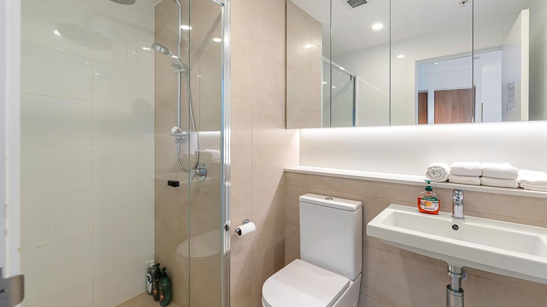Apartment Cbd Cozy 2beds At Tallest Building With Free Parking
