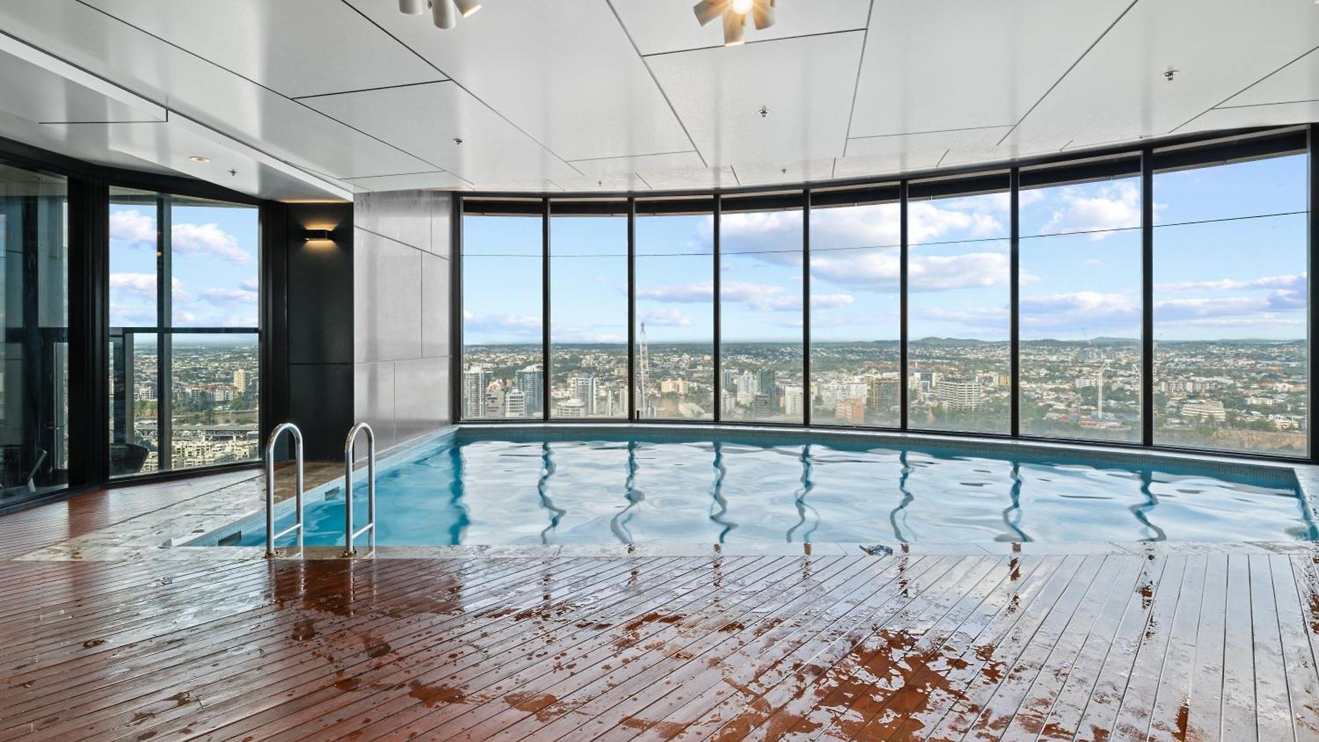 Cbd Cozy 2beds At Tallest Building With Free Parking