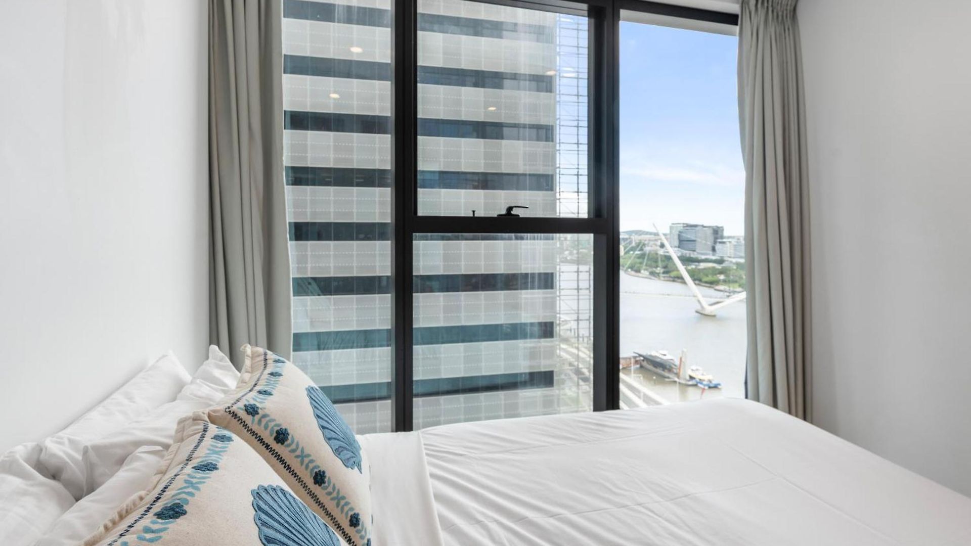 Apartment Centre Of At Riverfront *