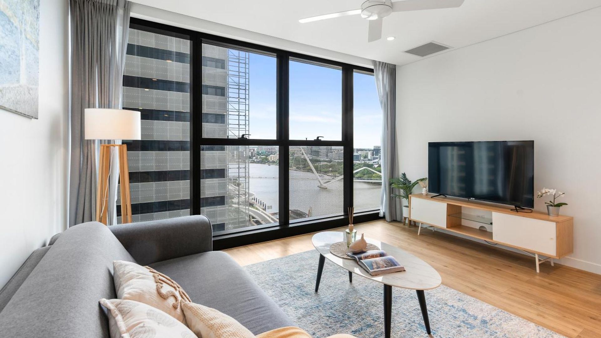 Centre Of At Riverfront Apartment Brisbane