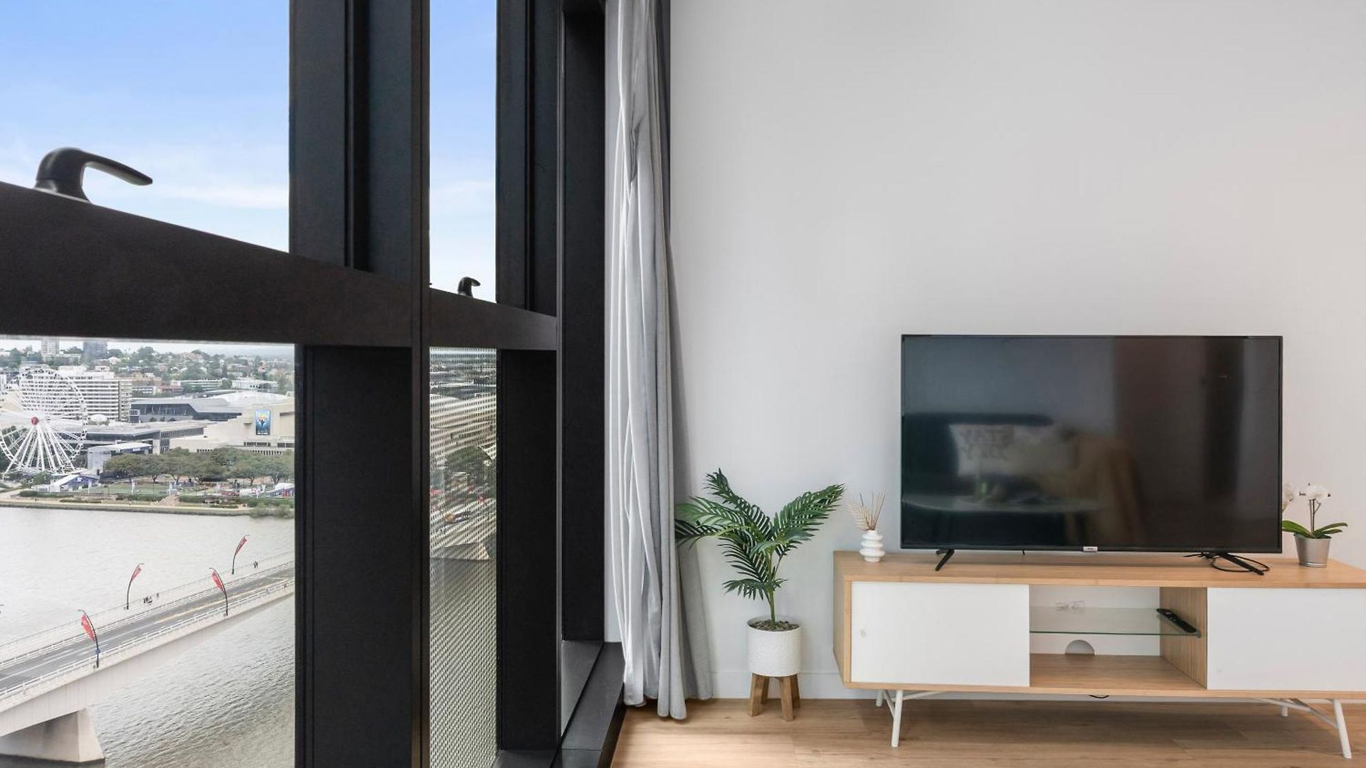 Centre Of At Riverfront Apartment Brisbane