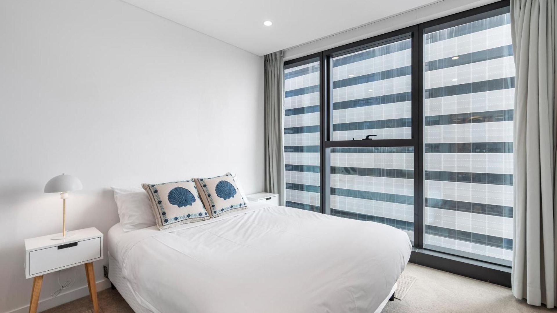 Centre Of At Riverfront Apartment *