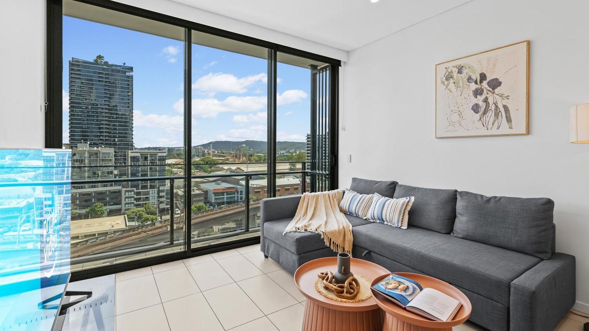 Southbank King And Sofa Bed With Free Parking Brisbane