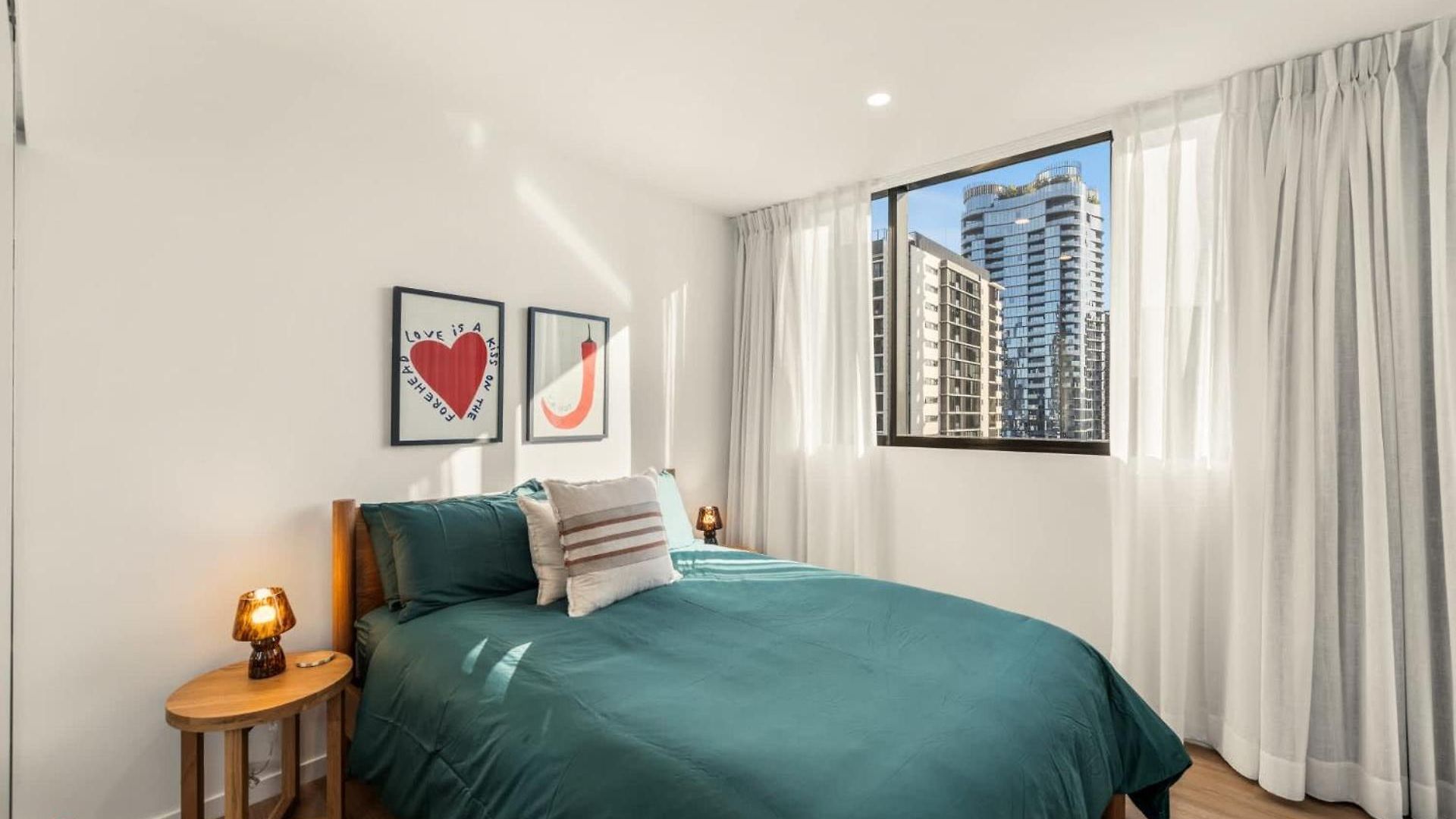 South Brisbane Unit With Parking And Pool Apartment