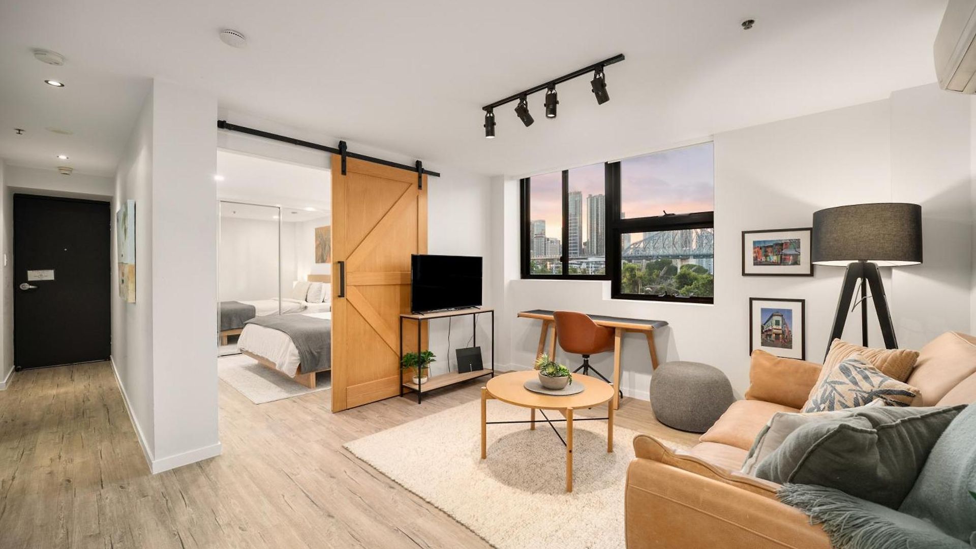 Groovy! ~ New Farm ~ Walk To Cbd Apartment