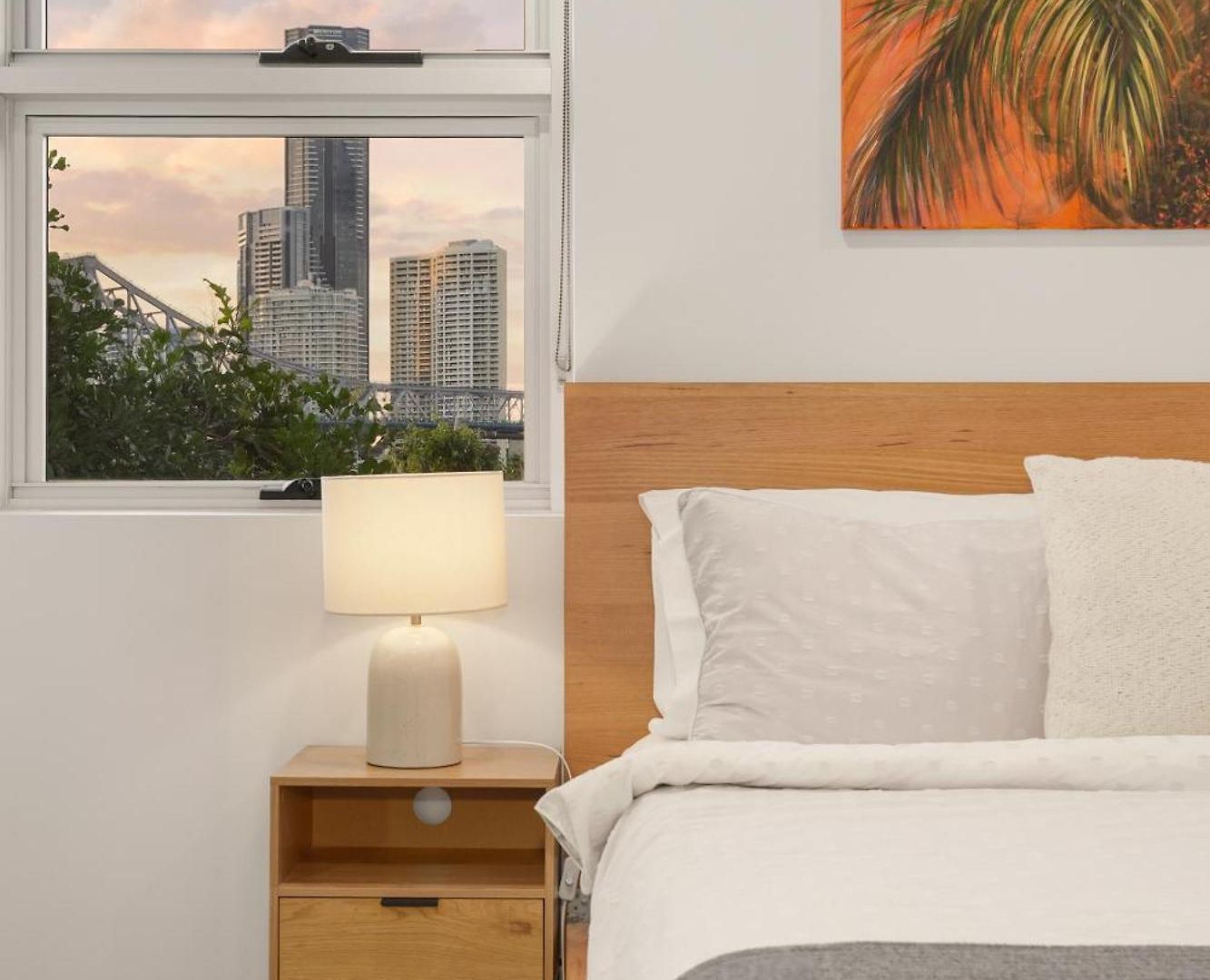 Groovy! ~ New Farm ~ Walk To Cbd Apartment *
