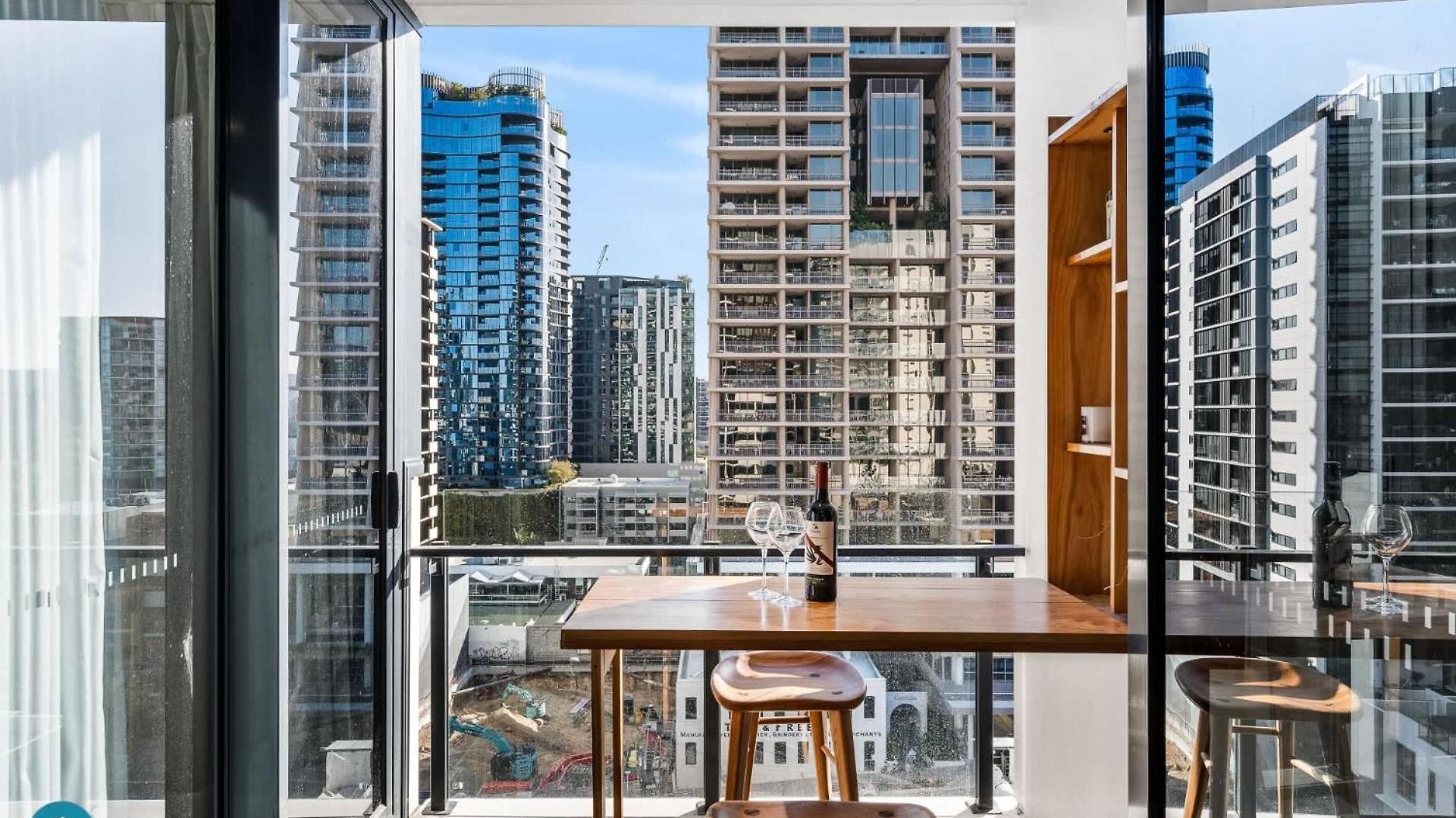 South Brisbane Unit With Parking And Pool Apartment *