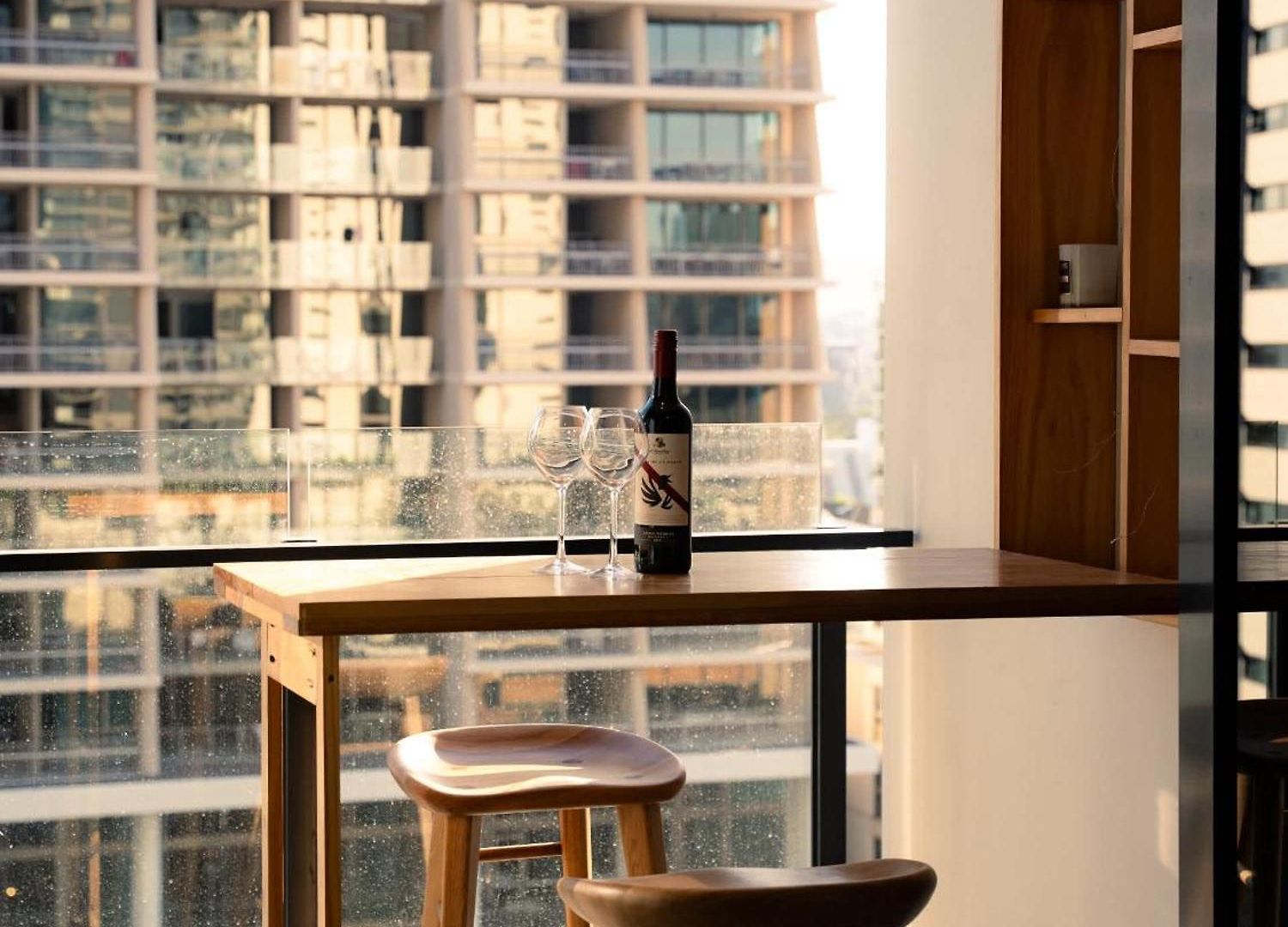 South Brisbane Unit With Parking And Pool Apartment