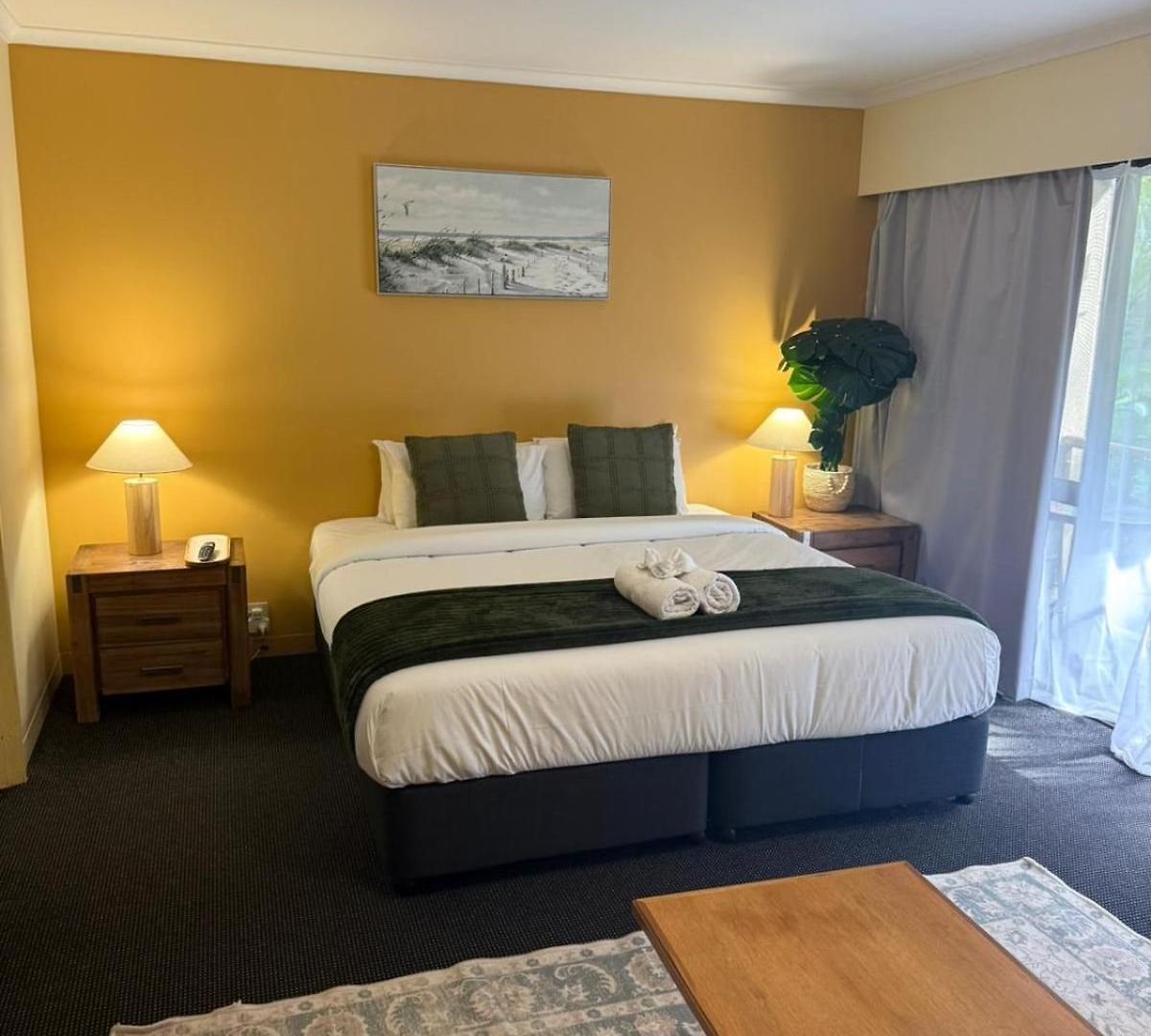 Leafy Retreat Near Shops Motorway Access By Custom Hosting Brisbane