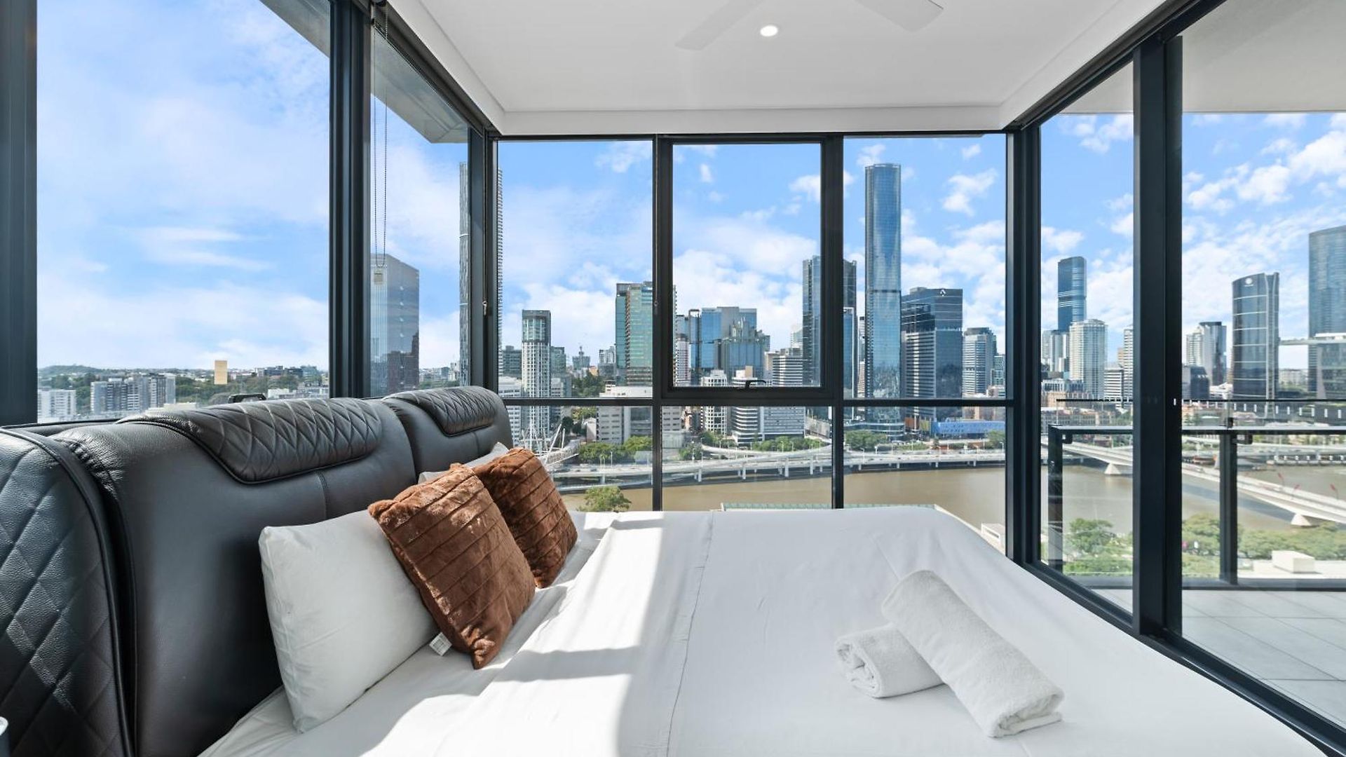 The Grand Panorama Riverside Escape With 3bd Apartment
