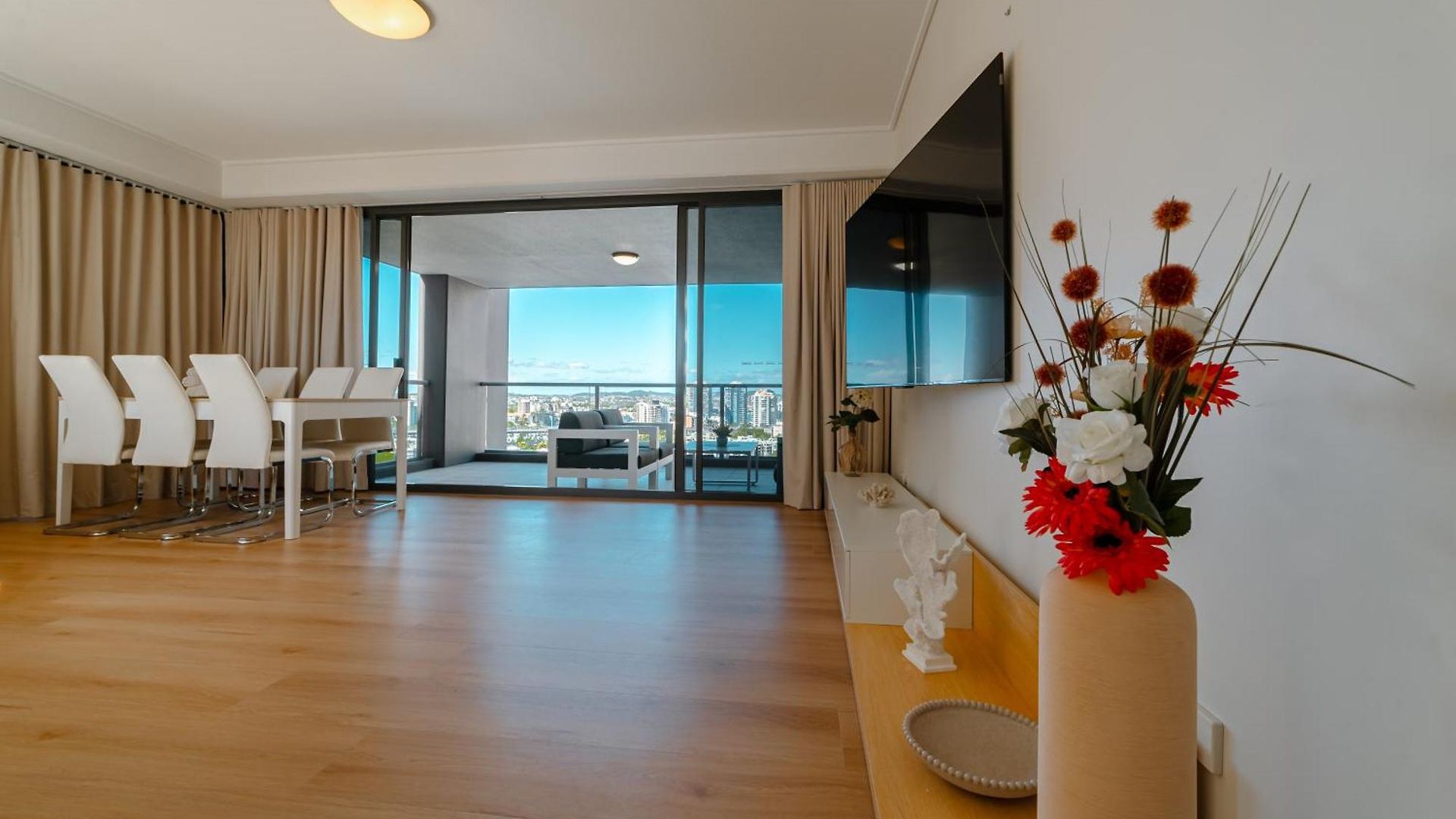 Lux 18th Floor 2br 2bath, River View, Pool, Spa, Sauna, Gym, Wifi,
