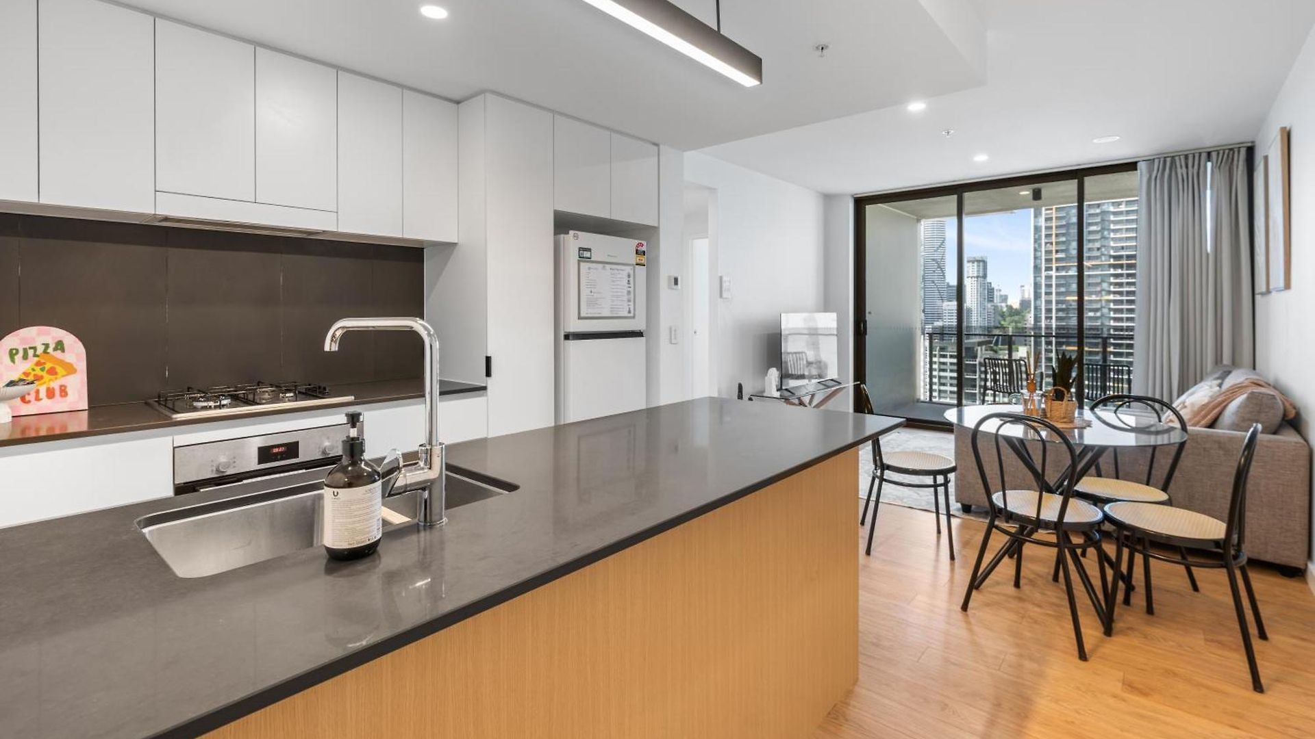 3-bed View With Free Parking * Brisbane