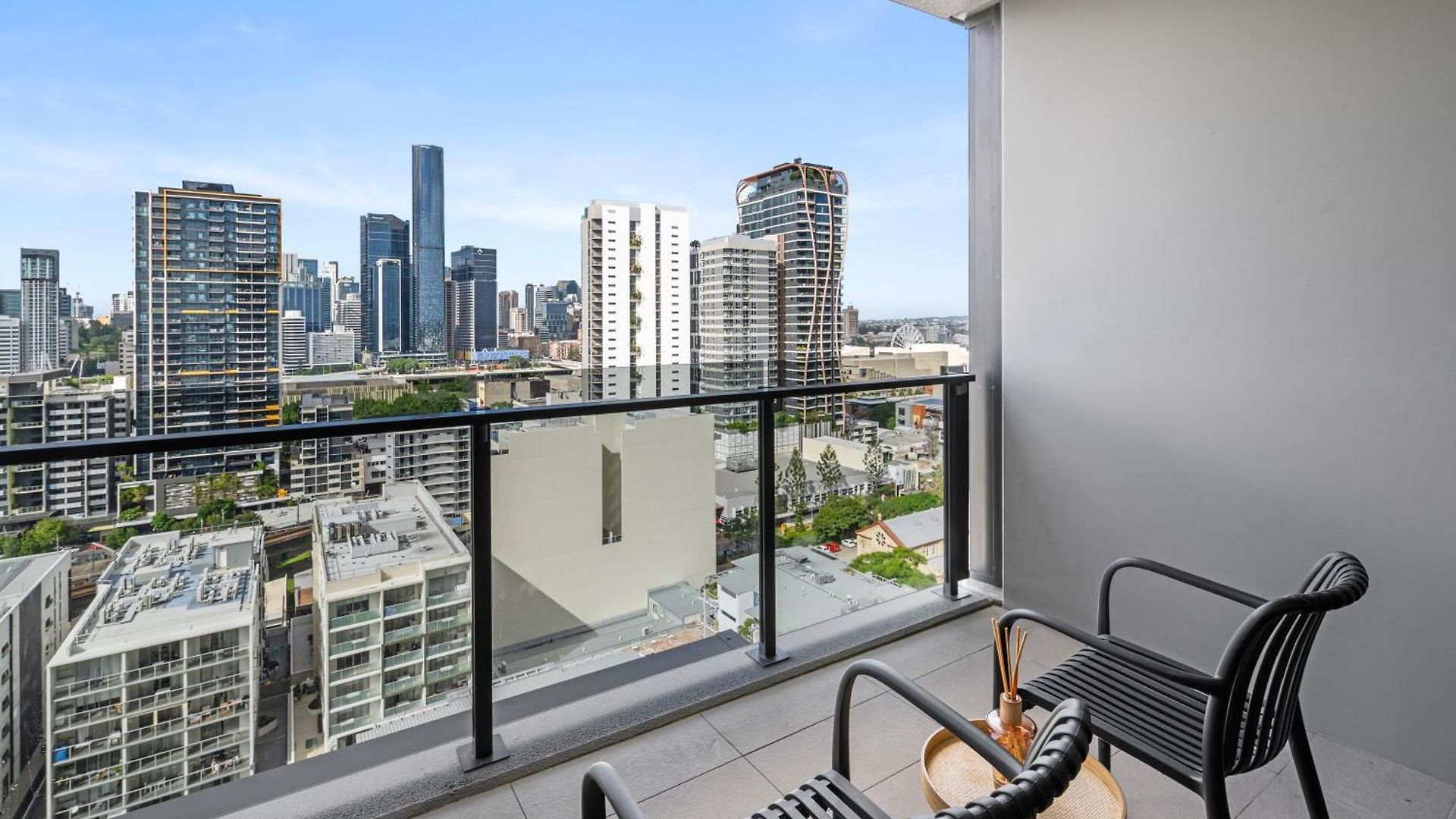 3-bed View With Free Parking *