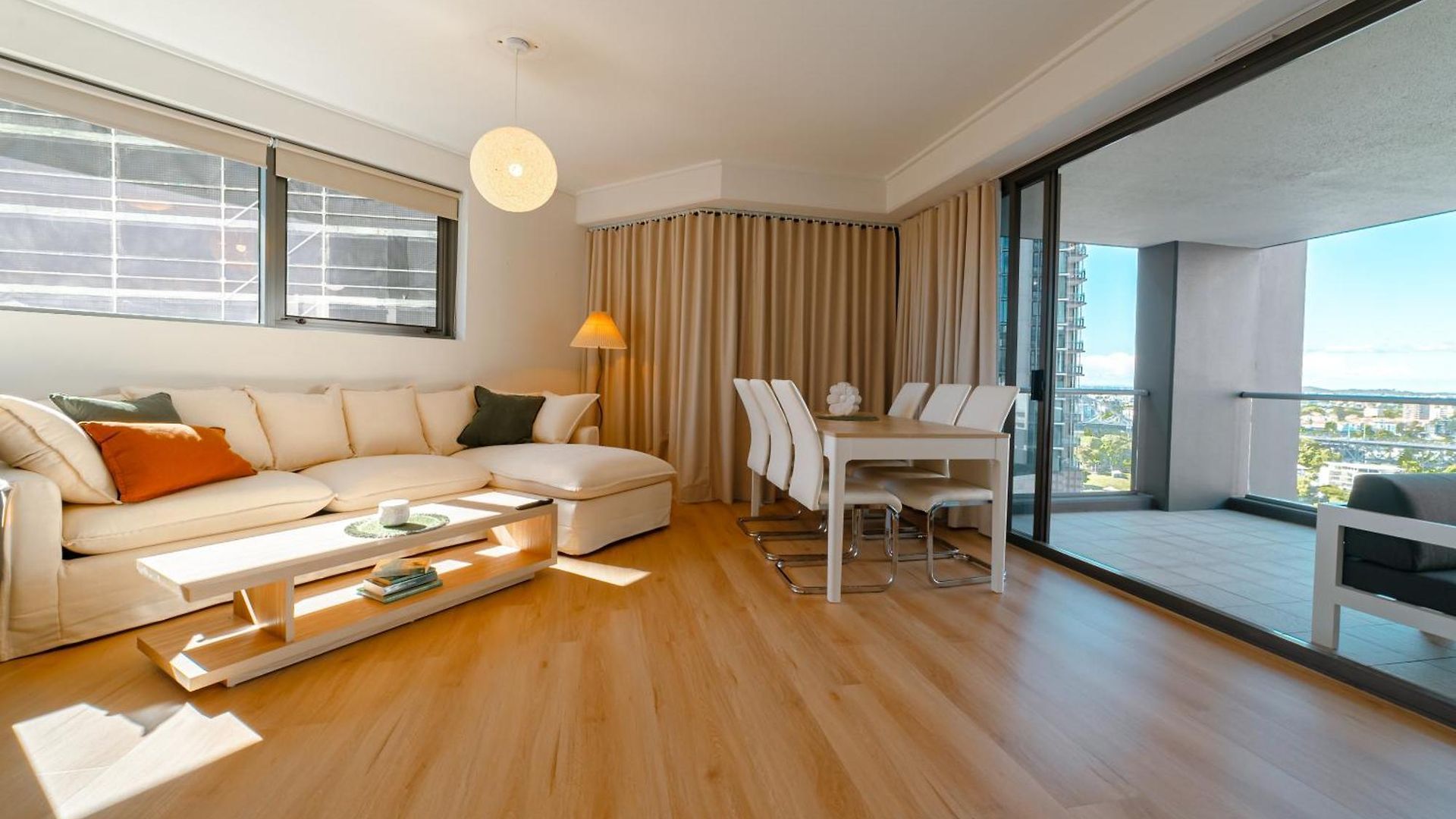 Lux 18th Floor 2br 2bath, River View, Pool, Spa, Sauna, Gym, Wifi, Apartment