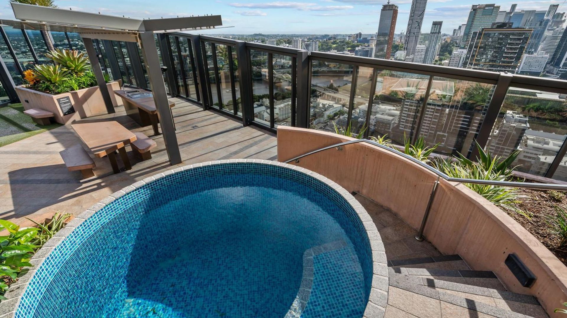 Apartment 3-bed View With Free Parking *