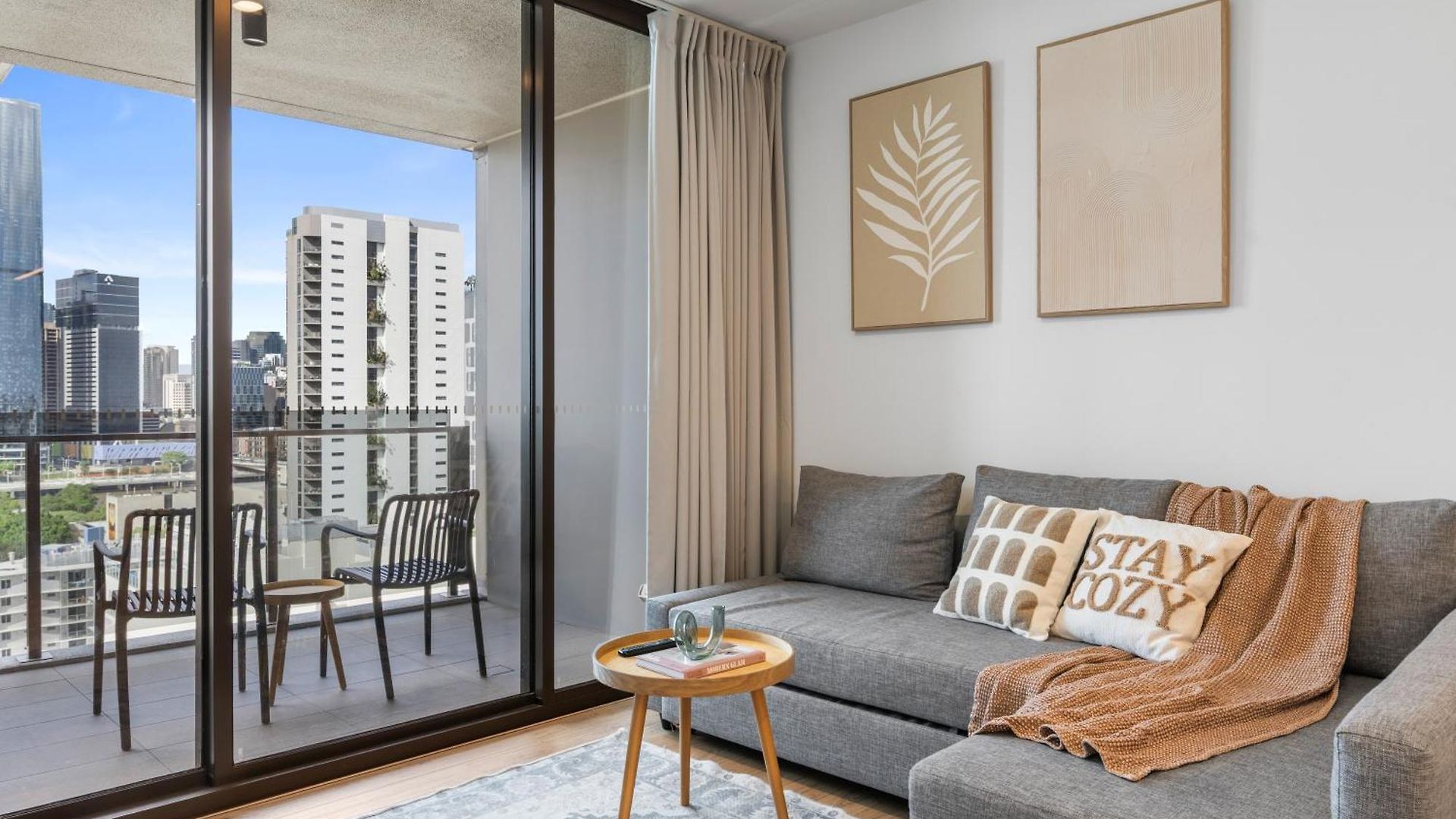 3-bed View With Free Parking Apartment *
