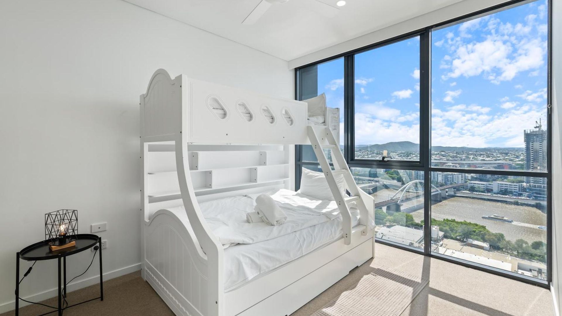 The Grand Panorama Riverside Escape With 3bd
