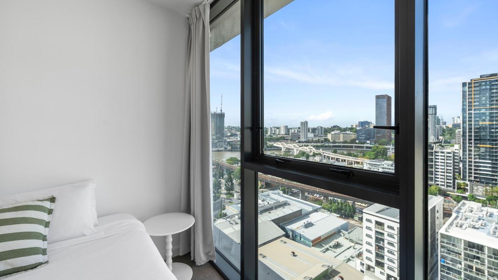 Apartment 3-bed View With Free Parking *