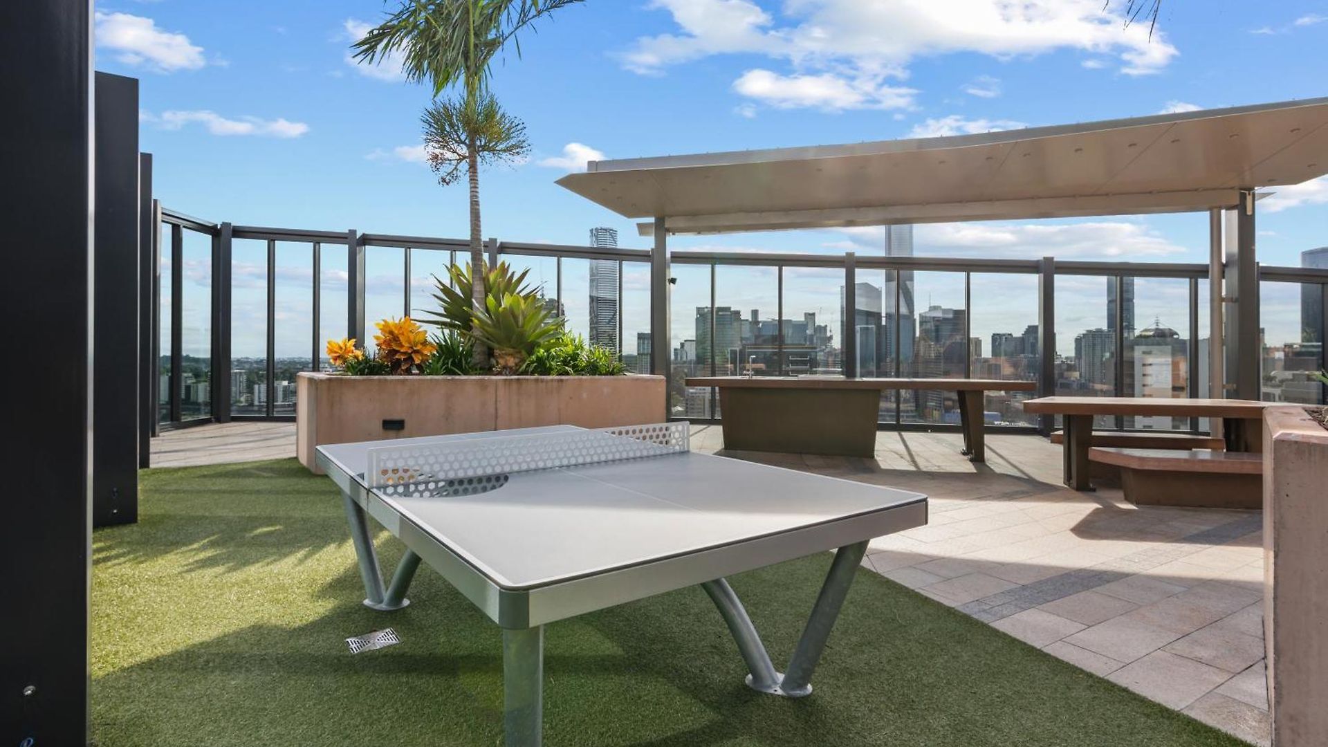 3-bed View With Free Parking Apartment *