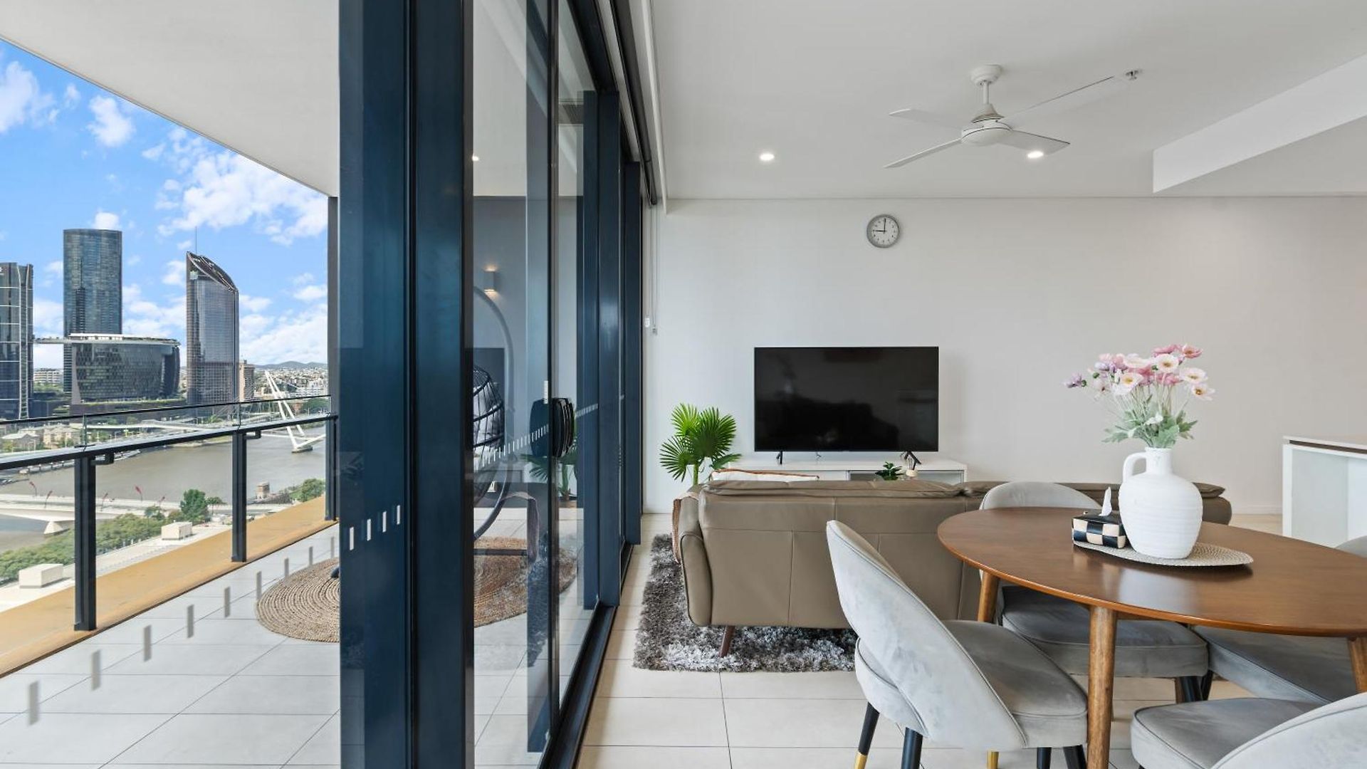 The Grand Panorama Riverside Escape With 3bd