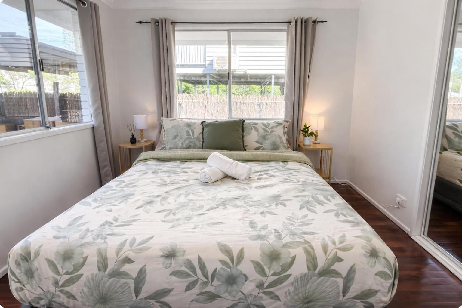 2br Chic Urban Escape In Norman Park Near Bne With Parking *