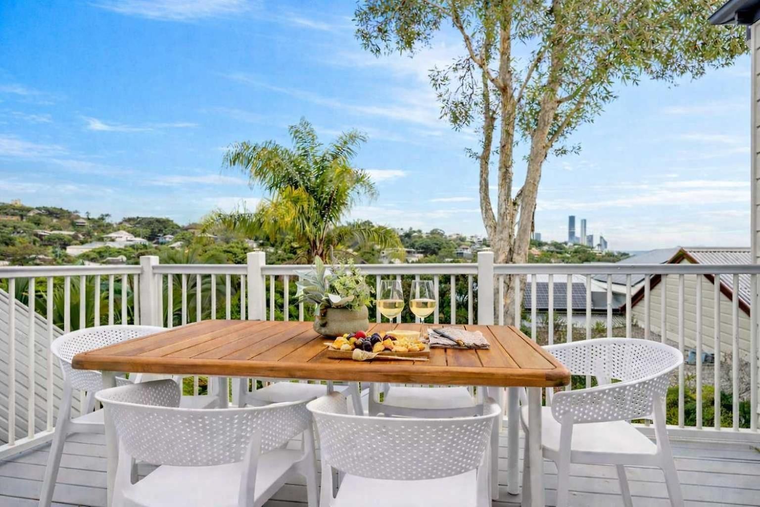 4 Bed Queenslander Views Walk To Suncorp Deck + Parking Brisbane