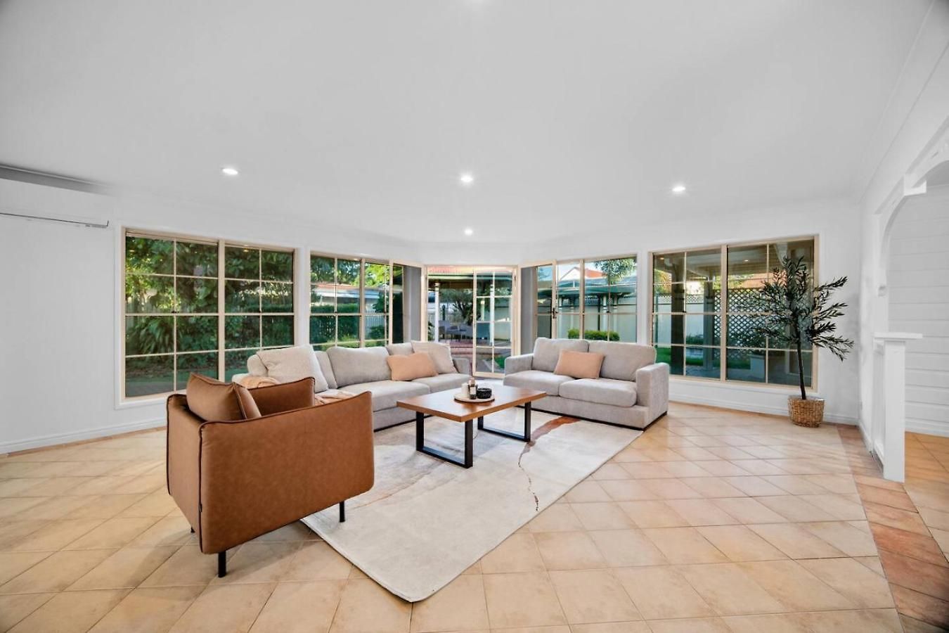 Modern 4b Family-friendly In Robertson Qld *