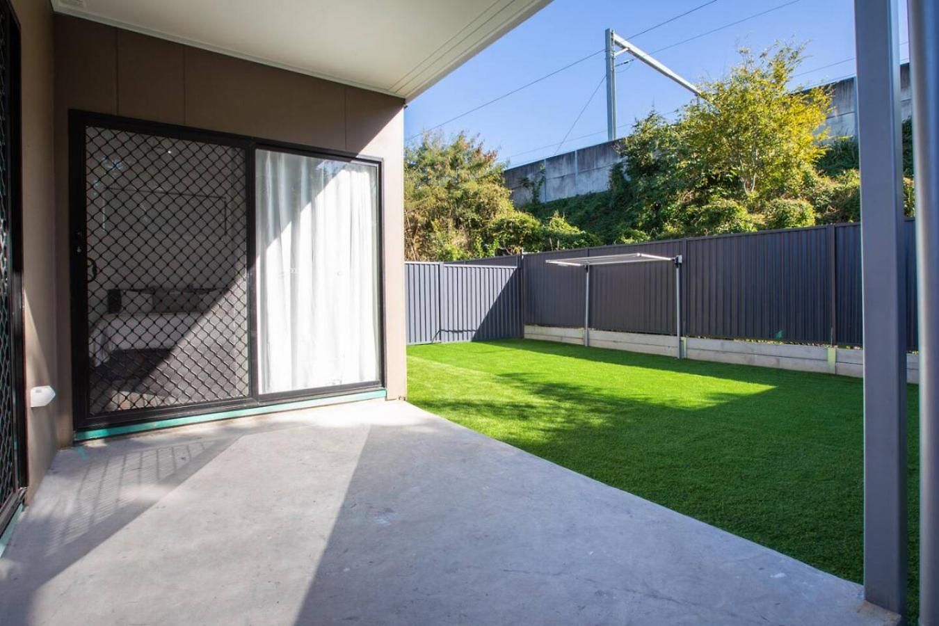 1br Unit Private Bathroom Kitchen And Living Area Brisbane