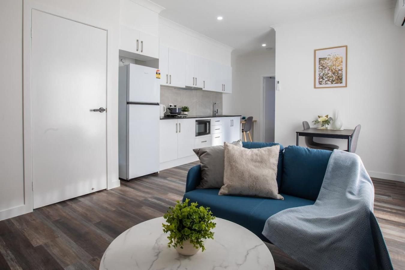 Walk To Mall And Train Private Kitchen And Ac * Brisbane