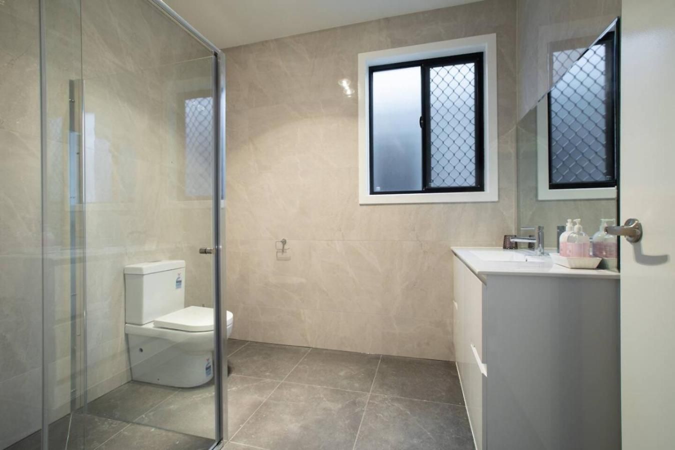 Holiday home 1br Unit Private Bathroom Kitchen And Living Area