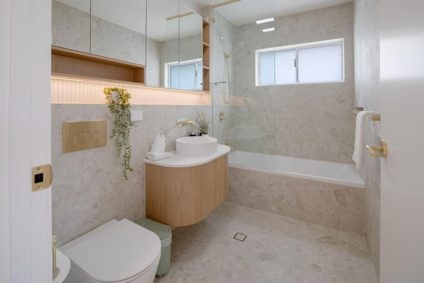 Holiday home Brand-new 4br Luxury Living Near Airport And Mall
